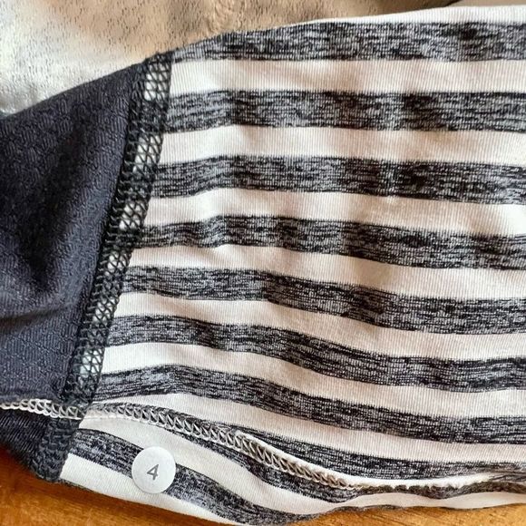 Lululemon Run Hills pullover, size 4 - Picture 4 of 8